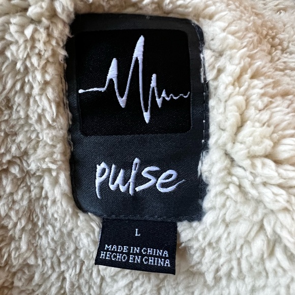 Pulse Wintersports Quilted Puffer Vest - Picture 5 of 6